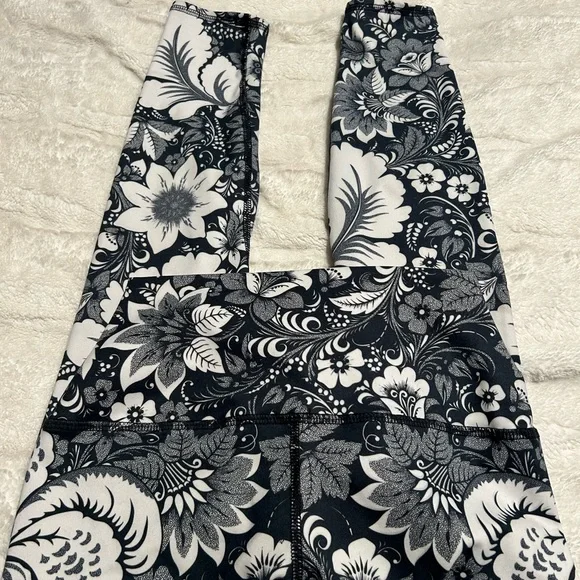 Revolution 22” size small Floral Black and White Leggings - Picture 2 of 2